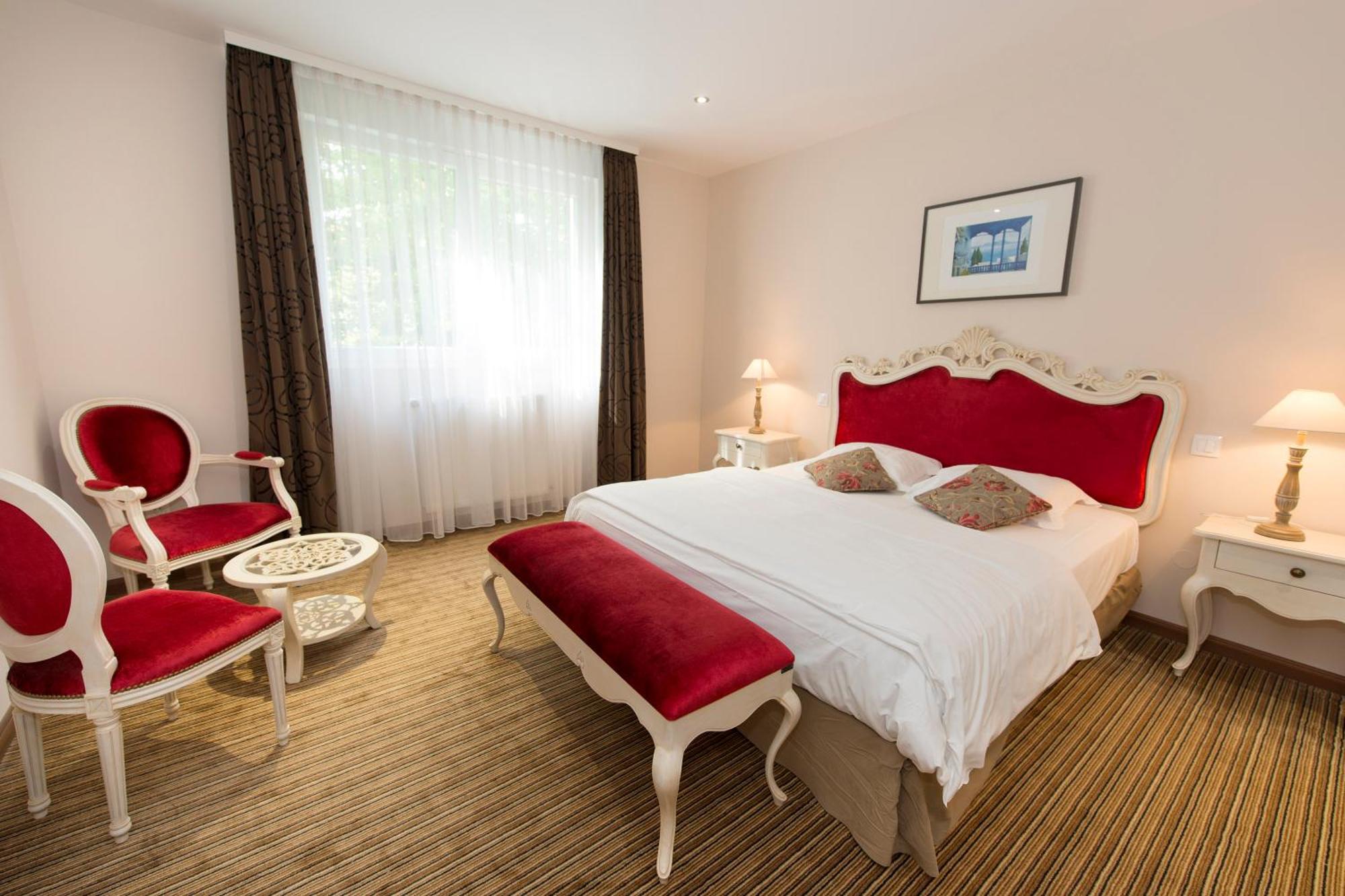 Deluxe Double or Twin Room,779621727:JPEG